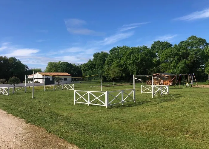 Les Rudali Newport فيلة