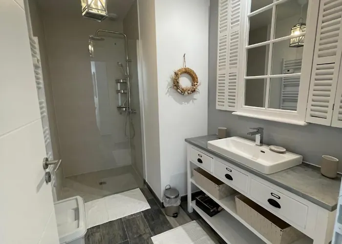 فيلة Les Rudali Newport *